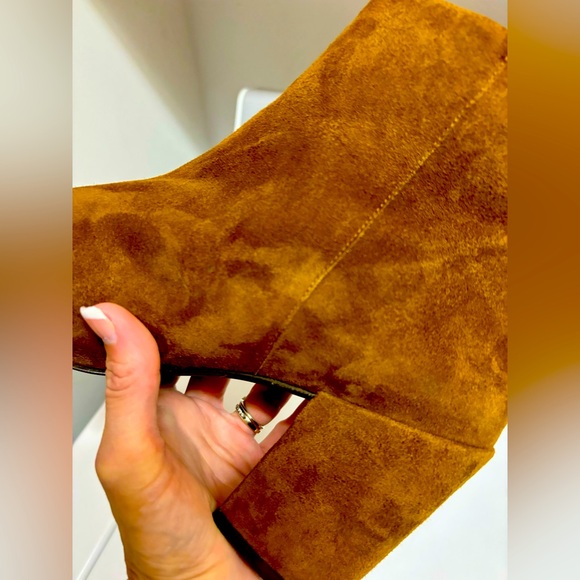 Stuart Weitzman Women's Camel Tan Suede Ankle Heel Bootie Boot Shoe 12M Designer - Picture 3 of 16